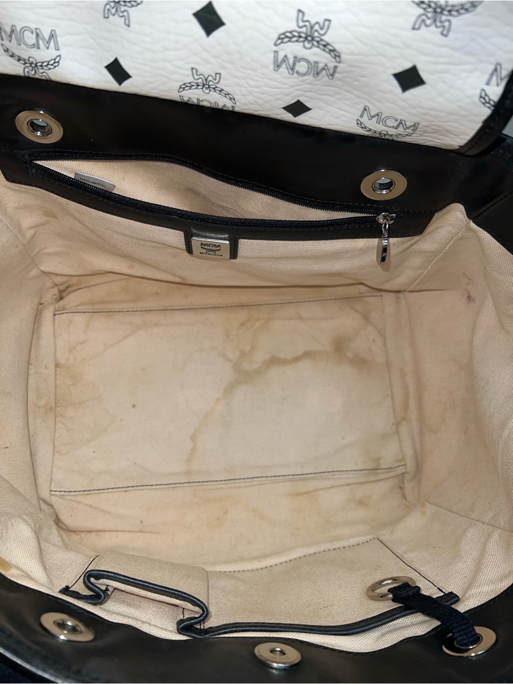 AUTH MCM WHITE TOTE - Picture 3 of 16